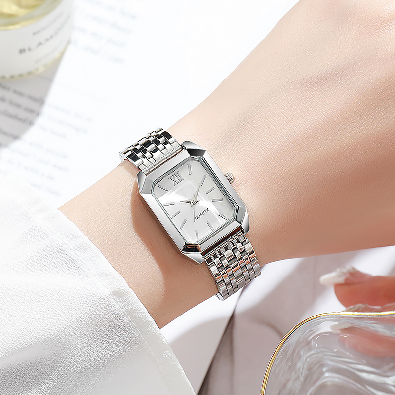 Famous Brand Women Watch No Lo - مراجعة Luxury Watch Brands Logo وسعره