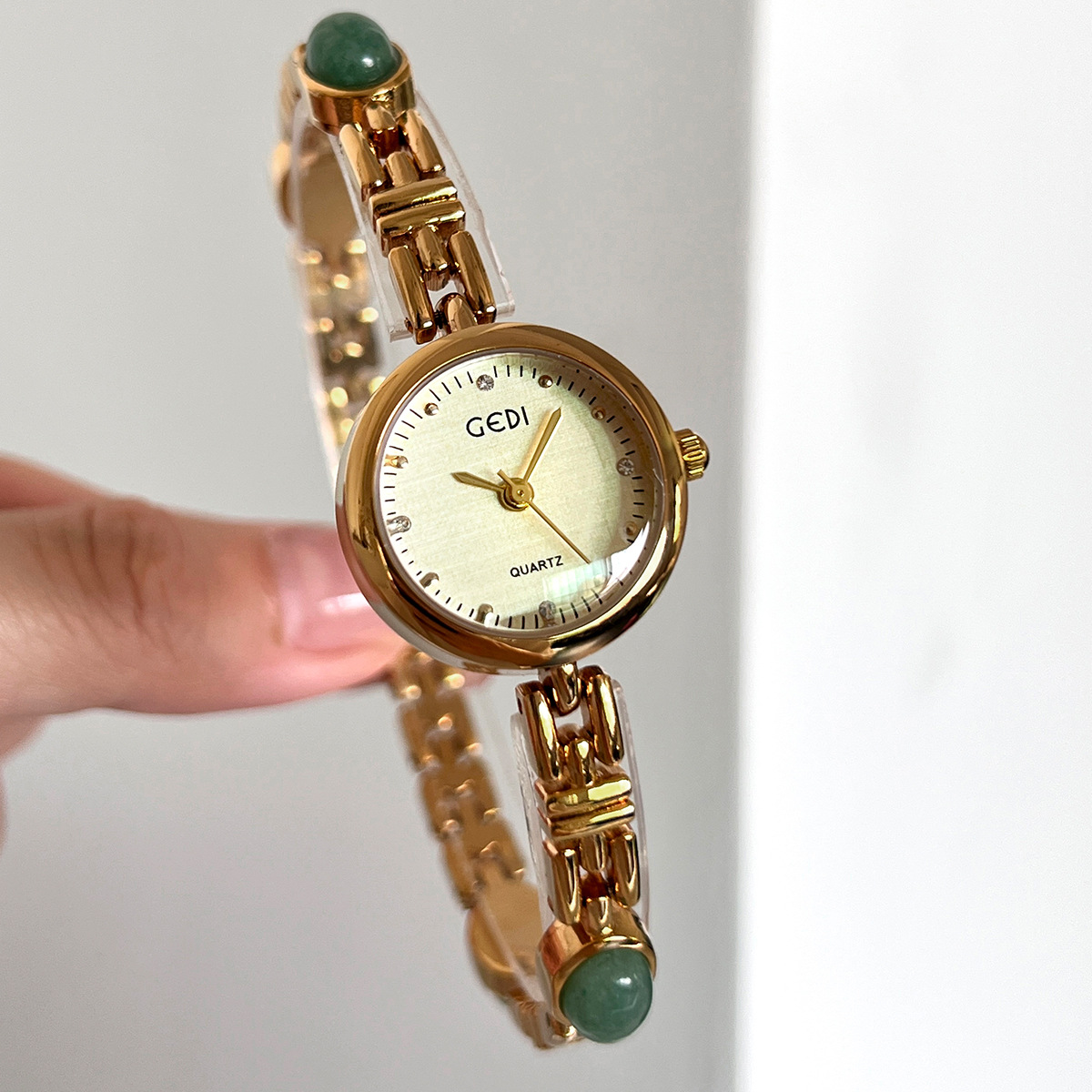 GEDI Luxury Gold Women Watches - مراجعة Luxury Watch With Green Dial وسعره