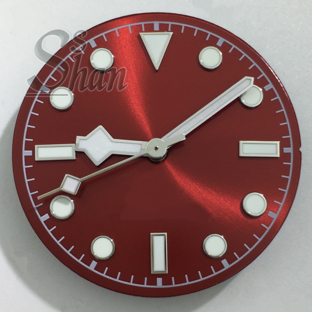 Watch dial 29mm red white blac - مراجعة Luxury Watch With Green Dial وسعره