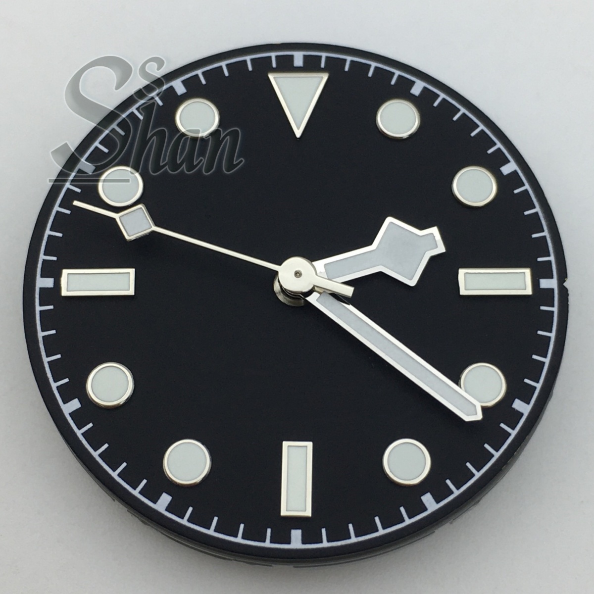 Watch dial 29mm red white blac - مراجعة Luxury Watch With Green Dial وسعره