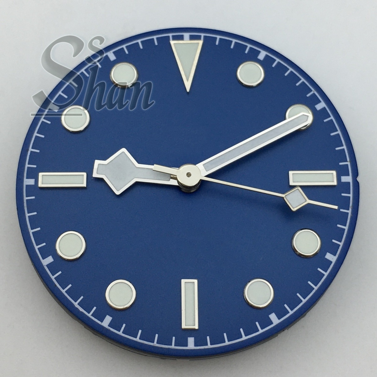 Watch dial 29mm red white blac - مراجعة Luxury Watch With Green Dial وسعره