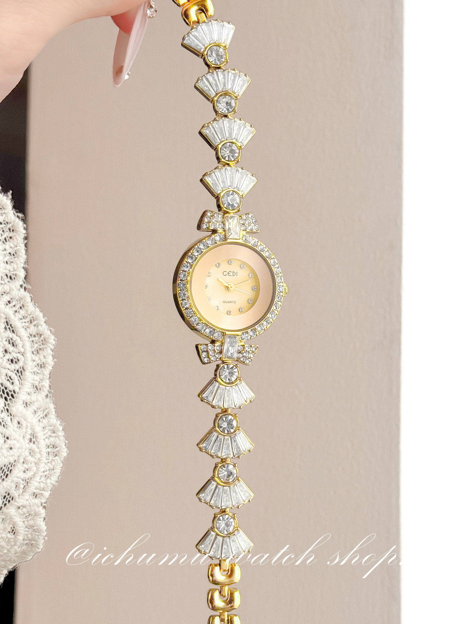 Mermaid Women's Watch Light Lu - مراجعة Luxury Watch And Bracelet وسعره