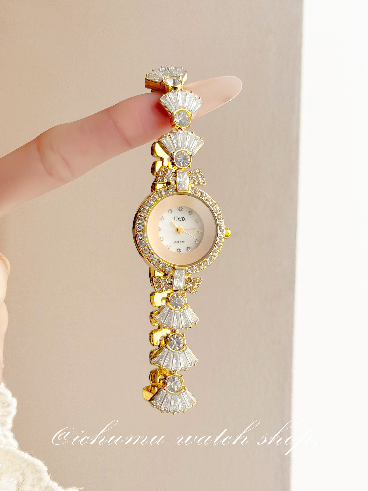 Mermaid Women's Watch Light Lu - مراجعة Luxury Watch And Bracelet وسعره
