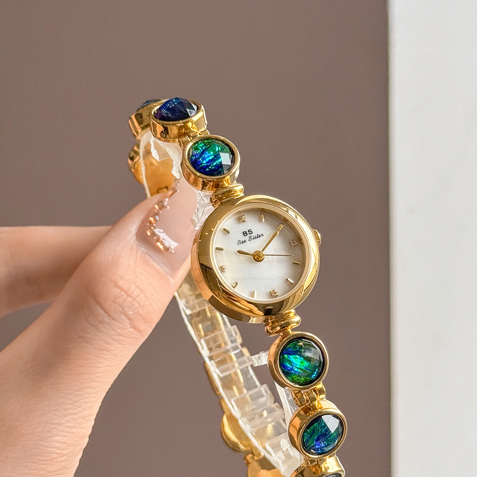 Luxury Women's Watches Green J - مراجعة Luxury Watch With Green Dial وسعره