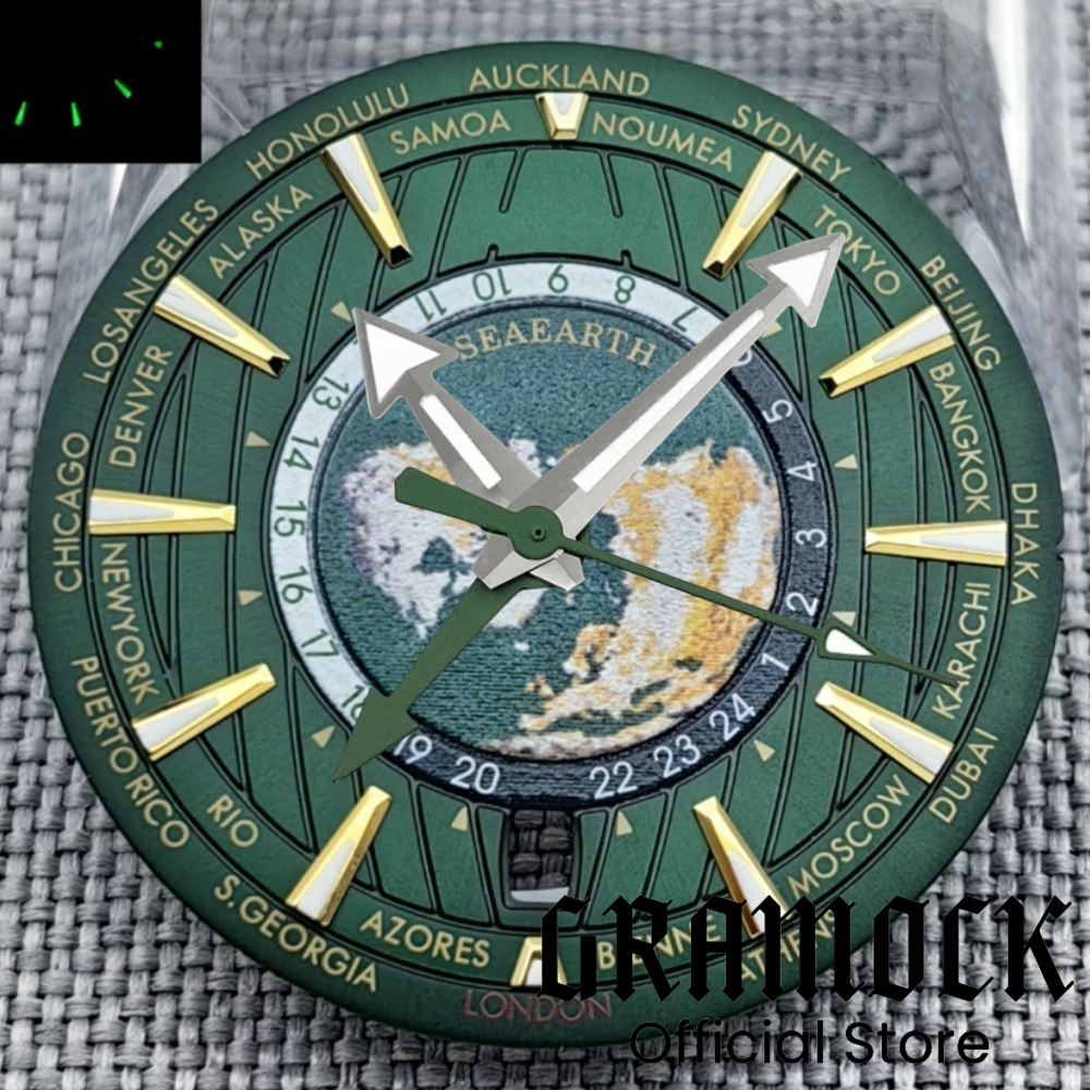 33.5mm Universal Time Blue Gre - مراجعة Luxury Watch With Green Dial وسعره
