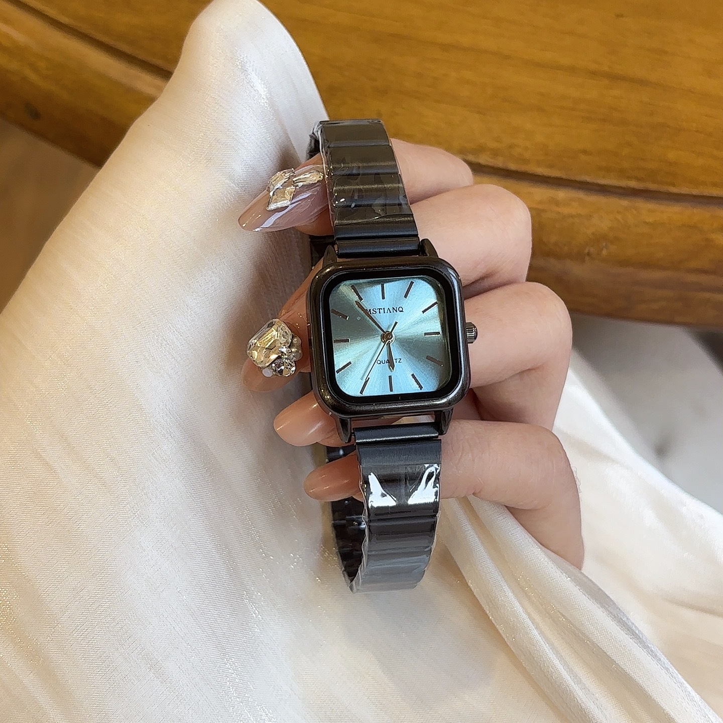 Hot Sale Brand Black Watch for - مراجعة Luxury Watch Girl وسعره