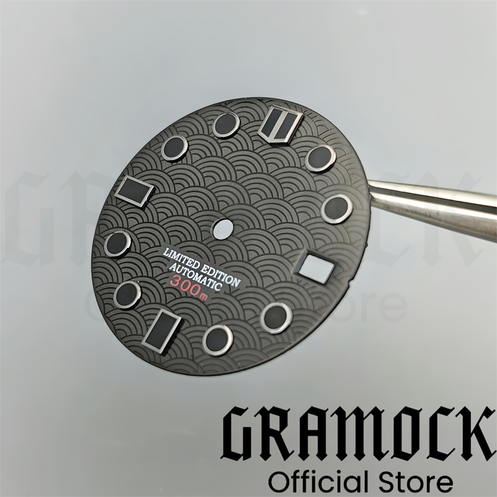 Gramock 28.5mm Black Red Fishs - مراجعة Luxury Watch With Green Dial وسعره