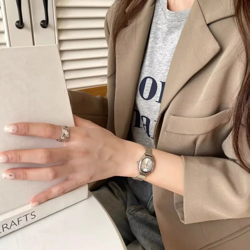 Small Oval Dial Green Watch Si - مراجعة Luxury Watch Girl وسعره