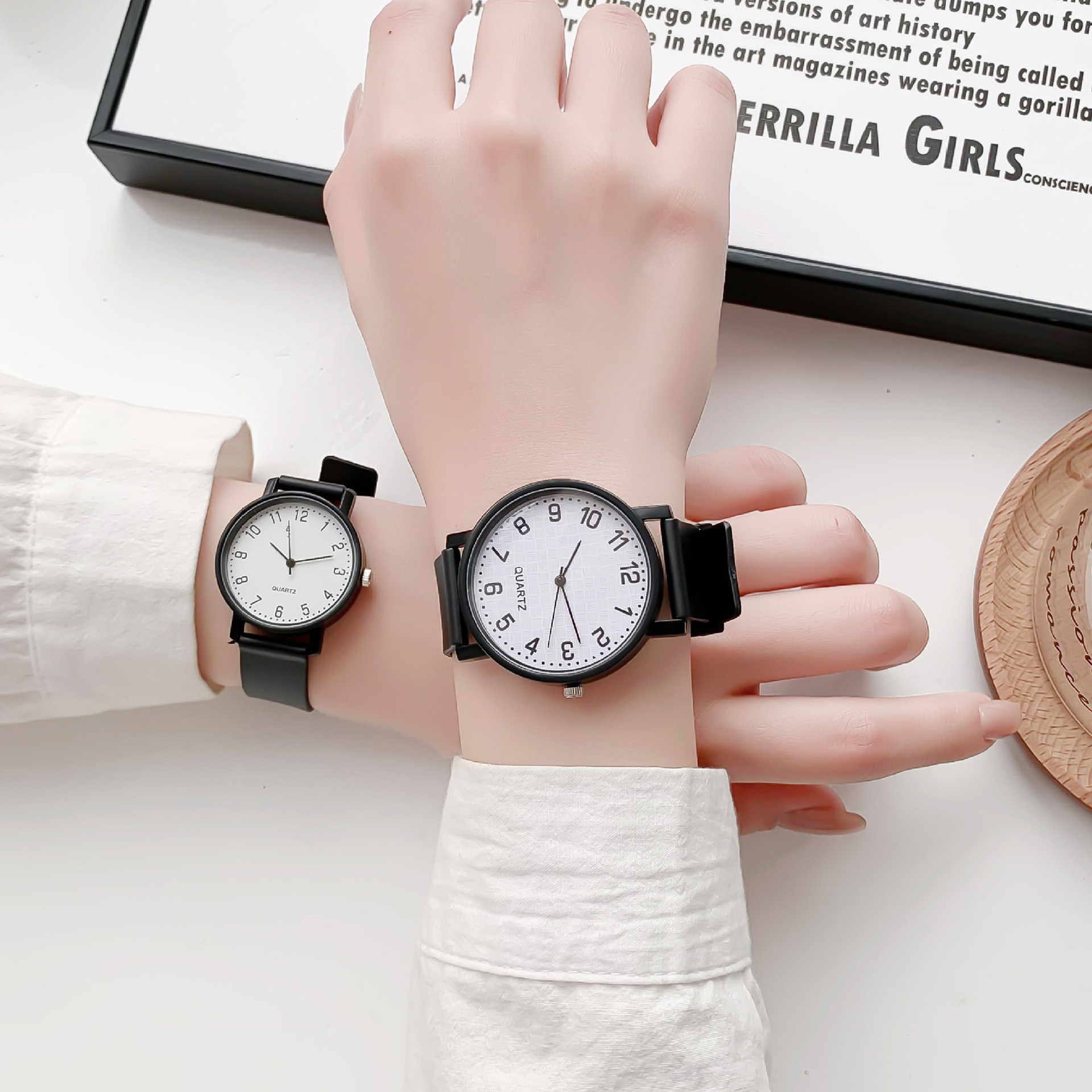 Simple Black Watch Quartz Watc - مراجعة Luxury Watch Girl وسعره